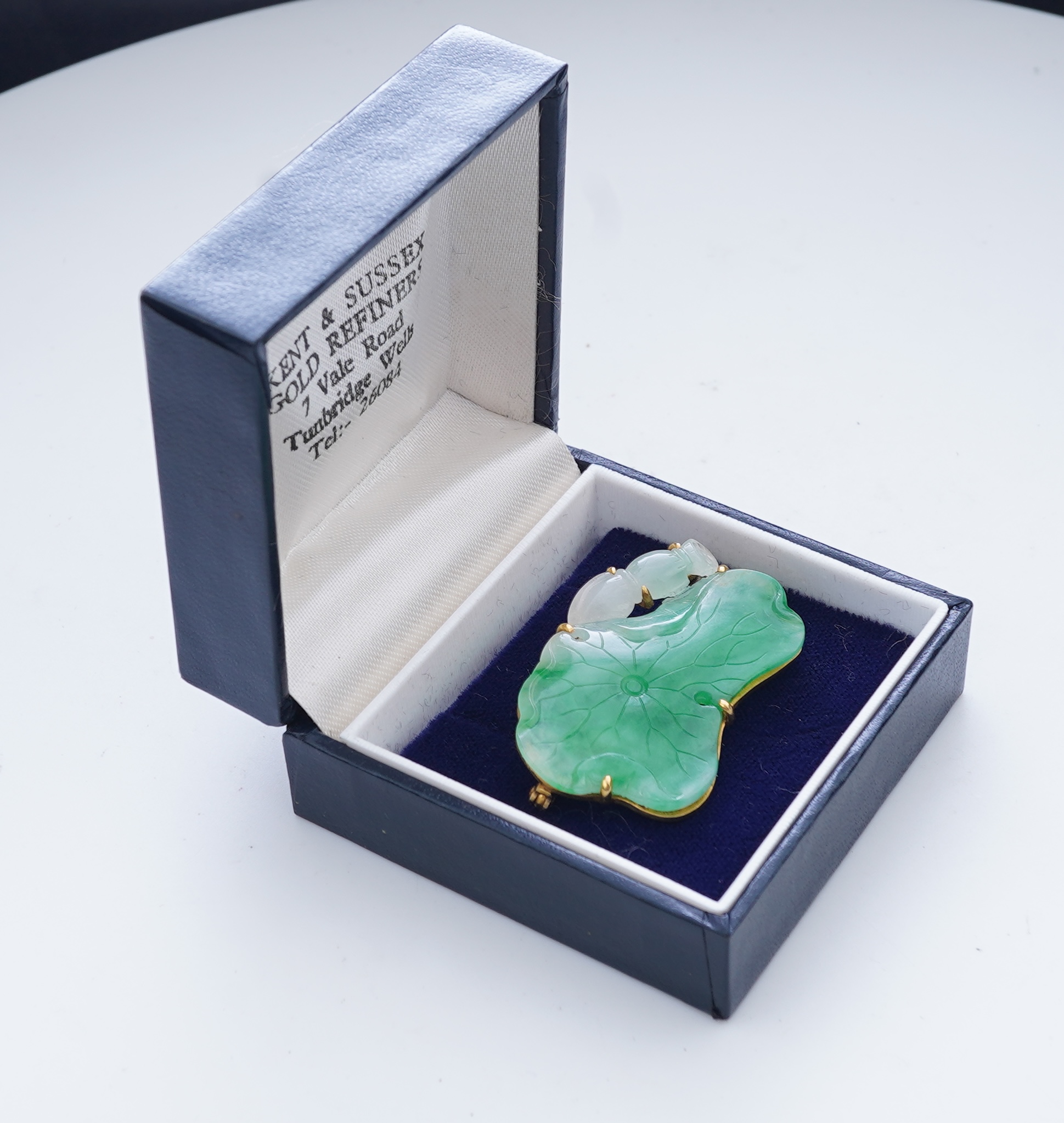 A gold and jadeite brooch